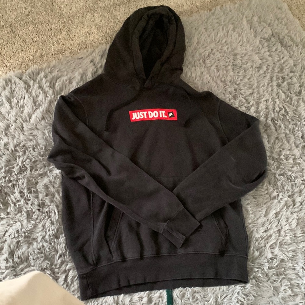 nike sweatshirt